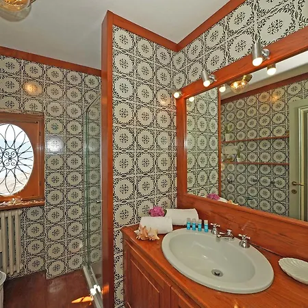 Villa San Giacomo Exclusive Lakefront With Stunning Lake Views And Private Lakefront Garden *