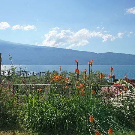 San Giacomo Exclusive Lakefront With Stunning Lake Views And Private Lakefront Garden Gargnano