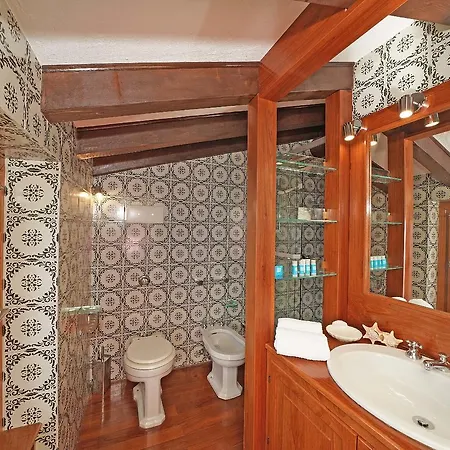 San Giacomo Exclusive Lakefront With Stunning Lake Views And Private Lakefront Garden Gargnano