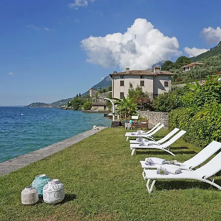 San Giacomo Exclusive Lakefront With Stunning Lake Views And Private Lakefront Garden Gargnano